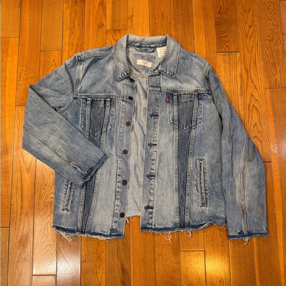Levi’s Raw Hem Trucker Jacket - Size XL